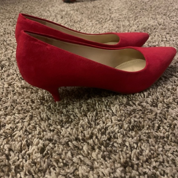Red low heels - Picture 2 of 4